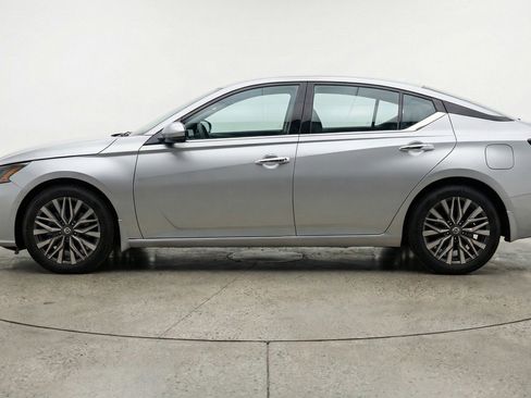 Used 2025 Nissan Altima 2.5 SV image 5