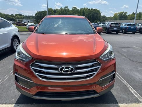 Used 2017 Hyundai Santa Fe Sport FWD image 2