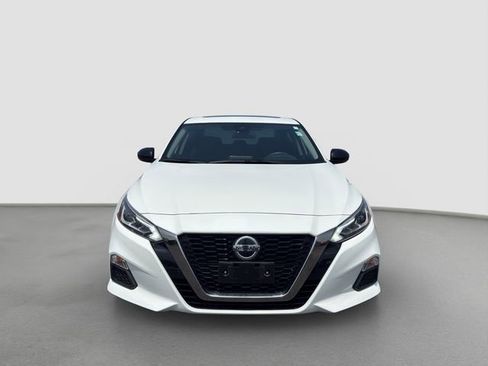 Used 2020 Nissan Altima 2.5 SR w/ Premium Package FWD image 2