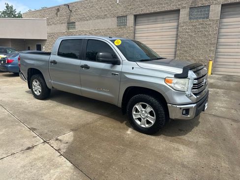 Used 2017 Toyota Tundra SR5 AWD/4WD image 32