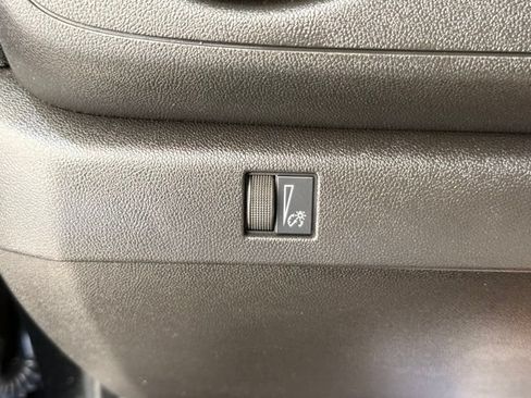 Used 2023 Chevrolet Colorado W/T RWD image 29