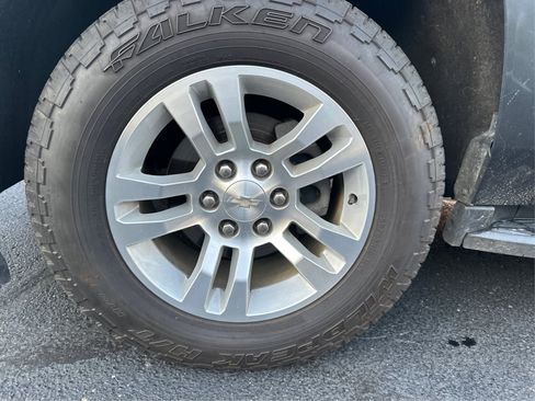 Used 2019 Chevrolet Suburban LT AWD/4WD image 22