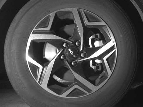 Used 2025 Kia Sportage LX image 13