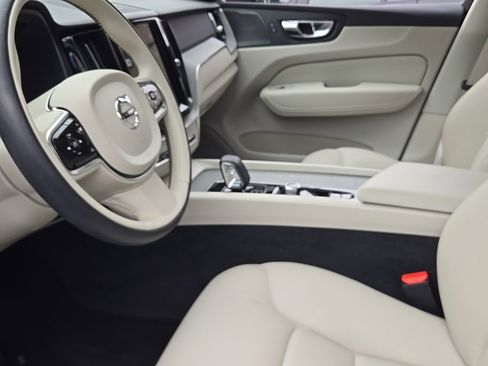 Certified 2023 Volvo XC60 B5 Plus w/ Climate Package image 15