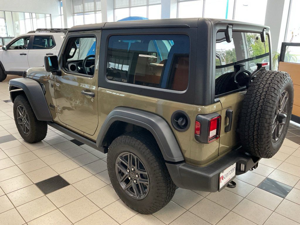 Used 2025 Jeep Wrangler Sport AWD/4WD image 7