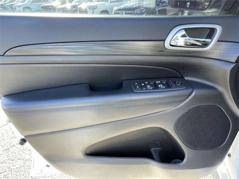 Used 2020 Jeep Grand Cherokee Altitude image 16