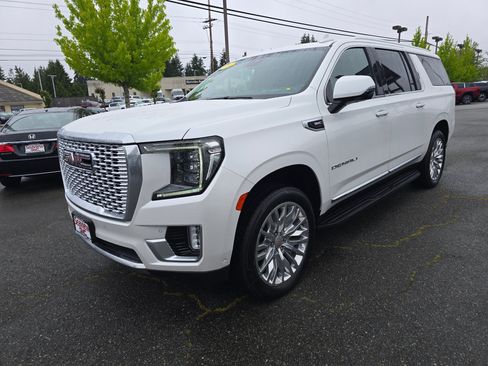 Used 2024 GMC Yukon XL Denali w/ Advanced Technology Package AWD/4WD image 7