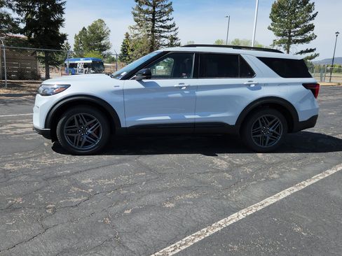New 2026 Ford Explorer ST-Line w/ ST-Line Street Pack AWD/4WD image 5