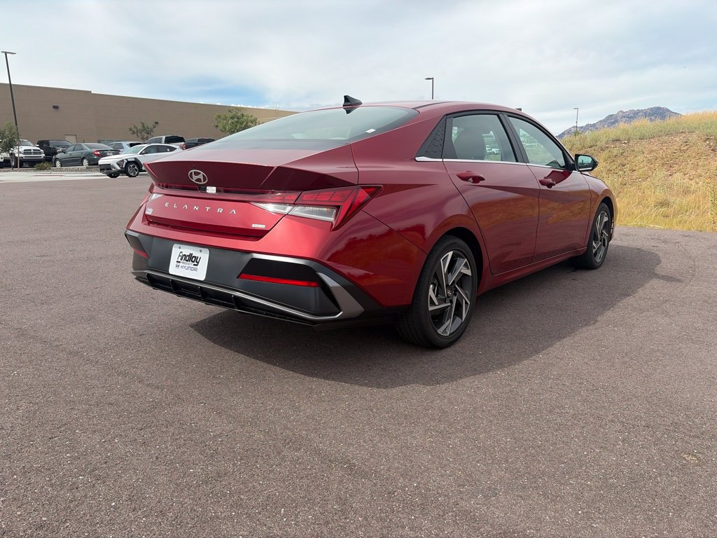 Certified 2025 Hyundai Elantra Limited FWD image 5