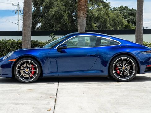 Used 2022 Porsche 911 Carrera S RWD image 2