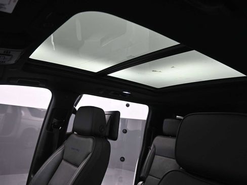 Used 2023 GMC Yukon XL Denali w/ Denali Reserve Package image 11