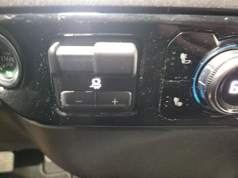 Certified 2025 GMC Sierra 1500 SLT image 21