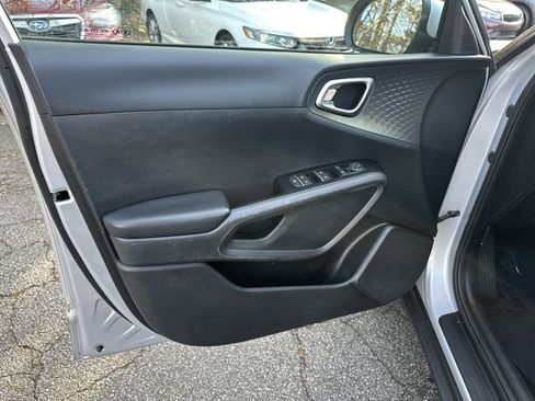 Used 2020 Kia Soul EX image 11
