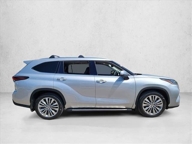 Used 2025 Toyota Highlander Platinum AWD/4WD image 4