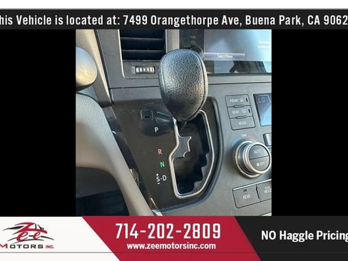 Used 2017 Toyota Sienna LE FWD image 32
