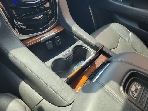 Used 2020 Cadillac Escalade Luxury RWD image 33