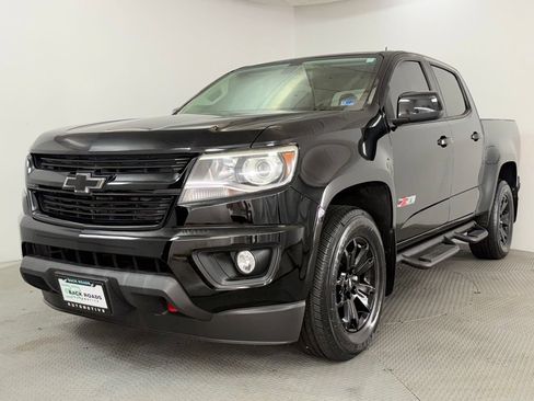 Used 2019 Chevrolet Colorado Z71 w/ Z71 Midnight Edition AWD/4WD image 3