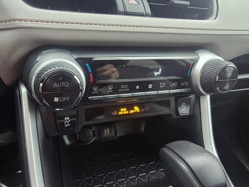 Used 2023 Toyota RAV4 XLE image 23