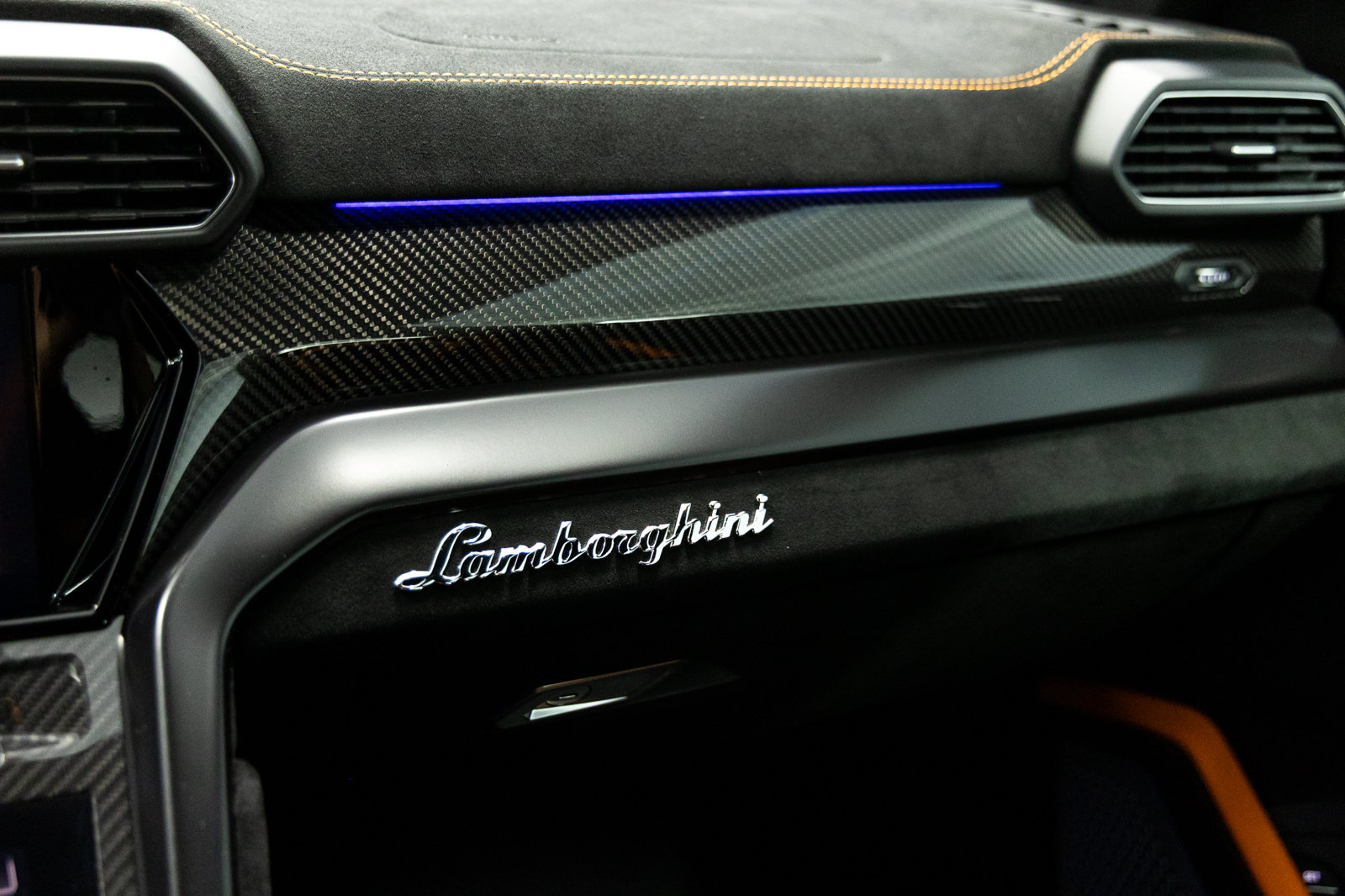 Used 2024 Lamborghini Urus Performante AWD/4WD image 52