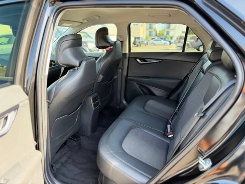 Used 2023 Kia Niro EX FWD image 31