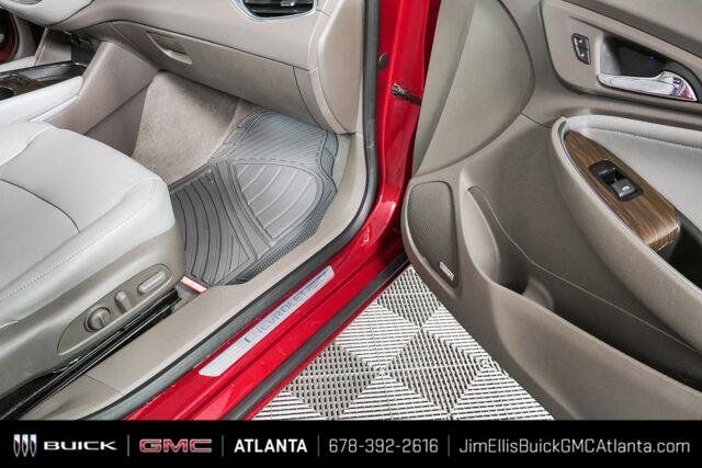 Certified 2018 Chevrolet Malibu Premier w/ Premier Sun and Wheel Package FWD image 26