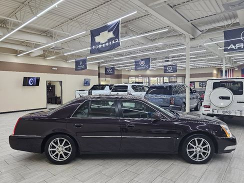 Used 2008 Cadillac DTS Performance image 6