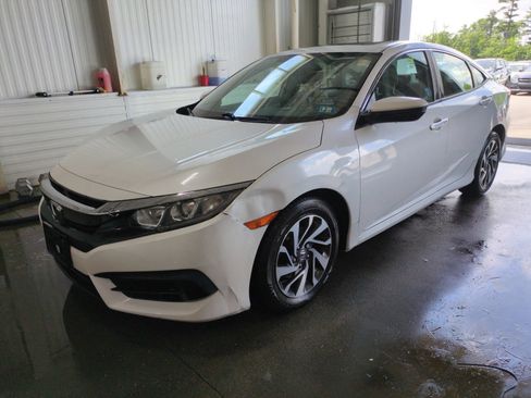 Used 2018 Honda Civic EX image 1