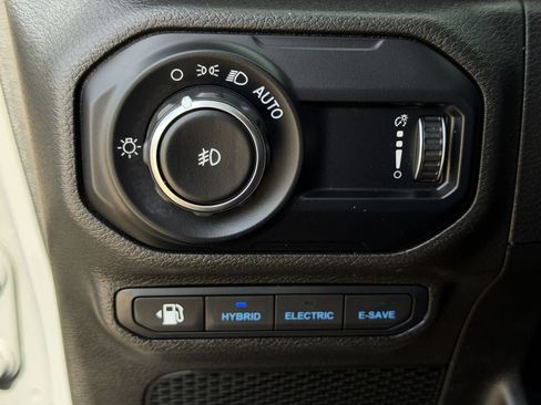 Used 2023 Jeep Wrangler Unlimited Sahara AWD/4WD image 24