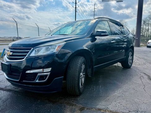 Used 2017 Chevrolet Traverse LT image 1