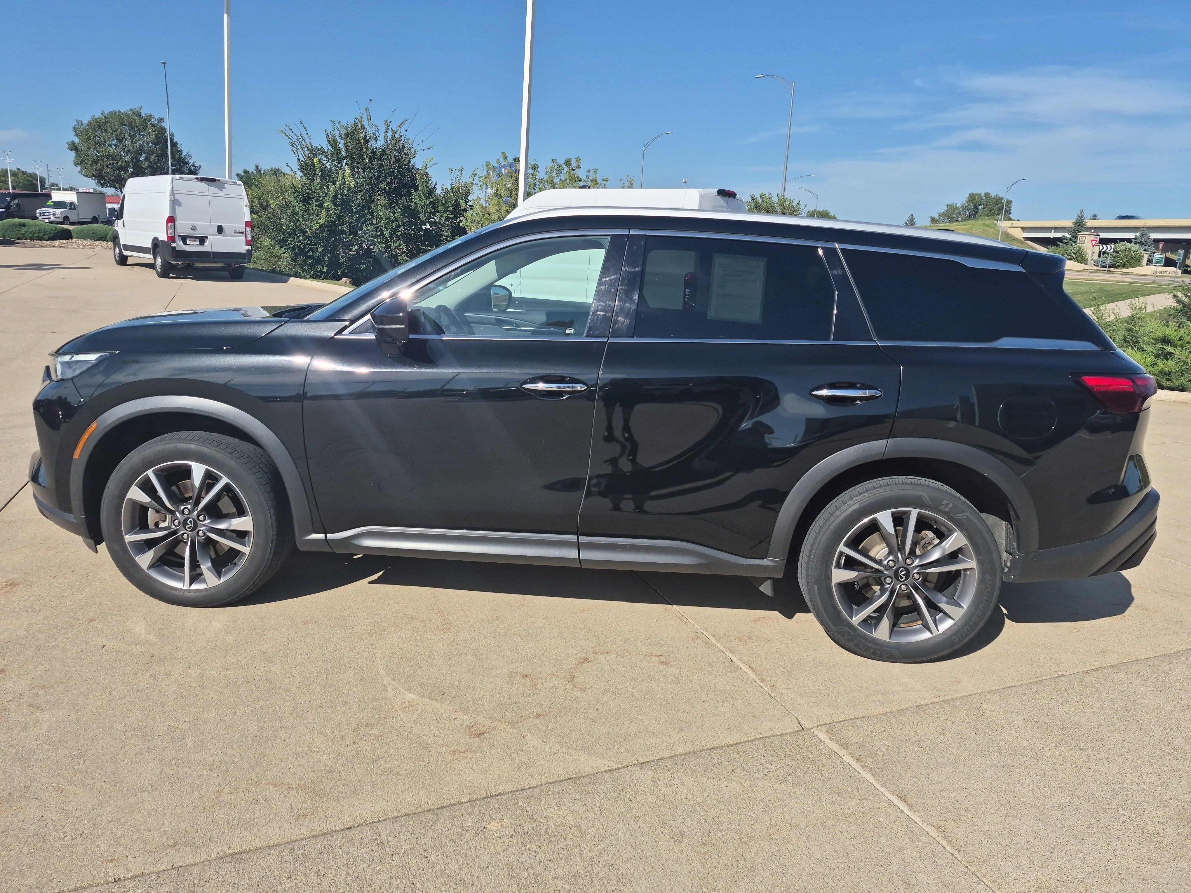 Used 2023 INFINITI QX60 Luxe AWD/4WD image 8