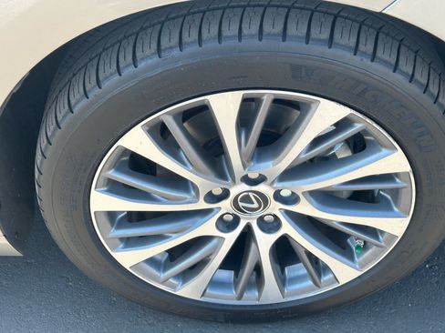 Used 2021 Lexus ES 300h w/ Premium Package FWD image 11