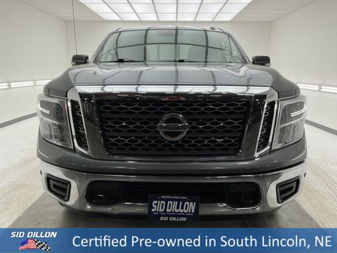 Used 2018 Nissan Titan SV w/ SV Convenience Package image 2