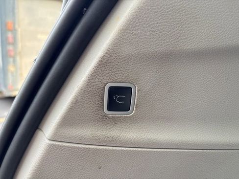 Used 2024 Chrysler Pacifica Touring-L image 8