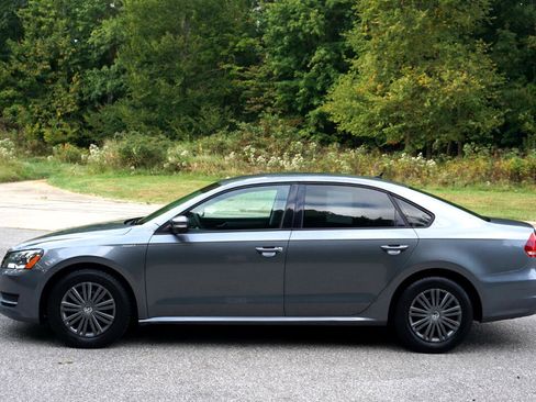Used 2015 Volkswagen Passat 1.8T S image 2