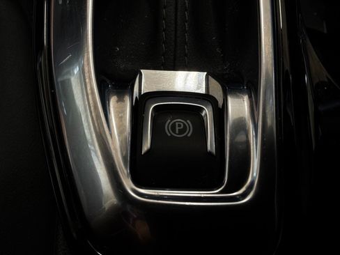 Used 2025 Chevrolet Trax LT w/ LT Convenience Package FWD image 21
