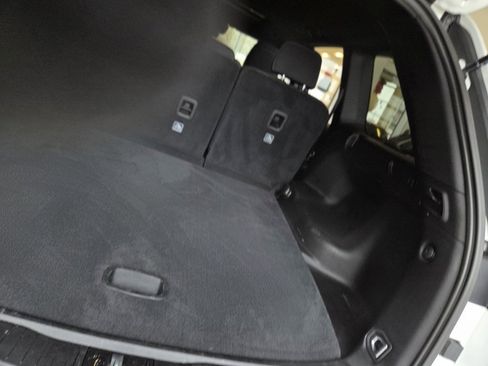 Used 2025 Jeep Grand Cherokee Laredo X image 14