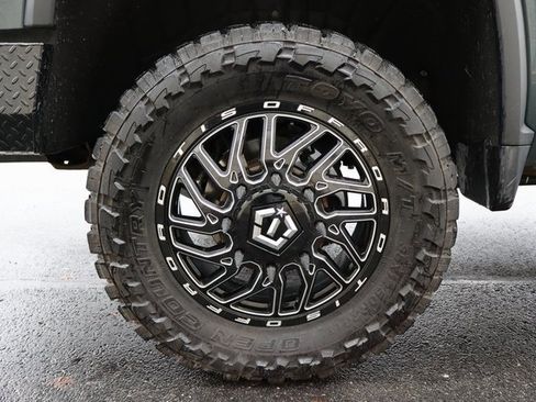 Used 2025 Chevrolet Silverado 3500 LT image 10