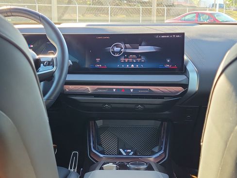 Certified 2025 BMW X3 xDrive30i w/ M Sport Package image 17