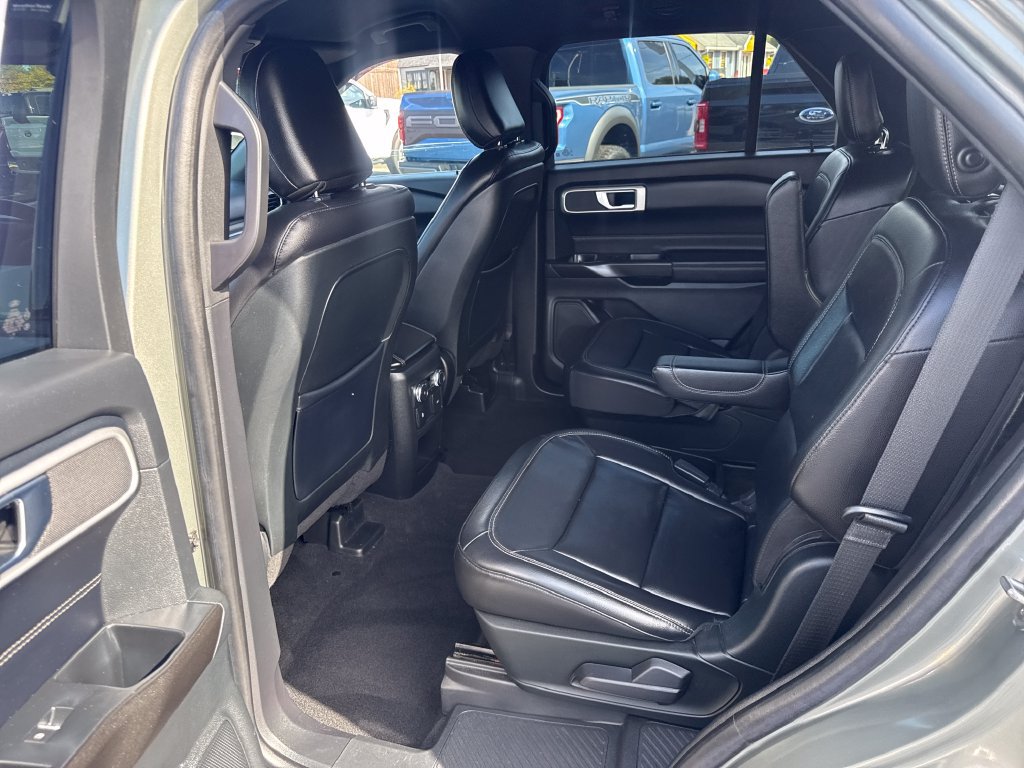Used 2020 Ford Explorer XLT w/ Equipment Group 202A AWD/4WD image 17