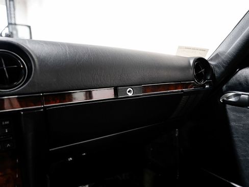 Used 1987 Mercedes-Benz 560 SL image 15