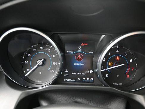 Used 2018 Jaguar XF image 10