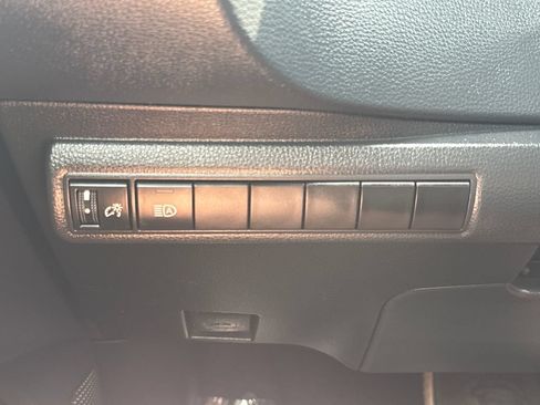 Used 2020 Toyota Corolla LE FWD image 31