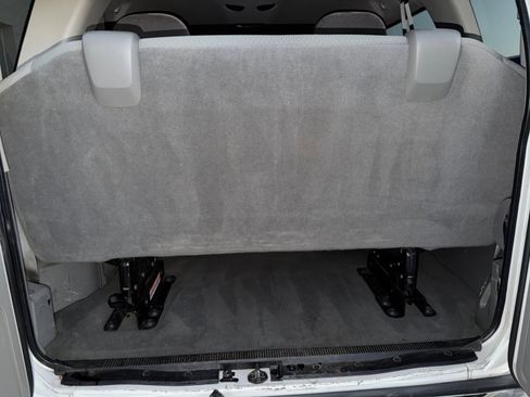 Used 2010 Ford E-350 and Econoline 350 XLT RWD image 16
