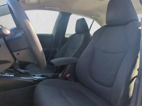 Used 2021 Toyota Corolla LE image 18
