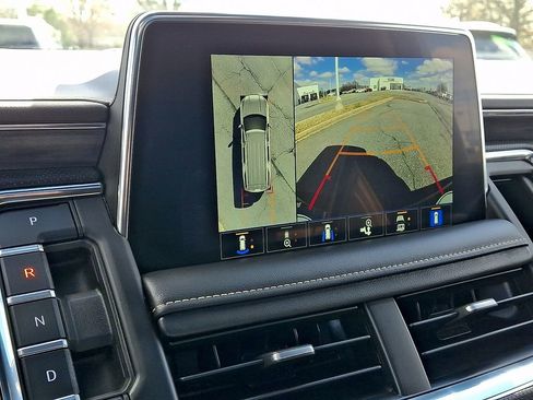 Used 2022 GMC Yukon XL SLT w/ SLT Premium Package image 20