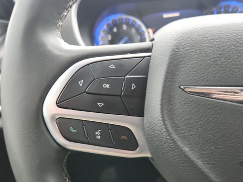 Used 2025 Chrysler Pacifica Select FWD image 16