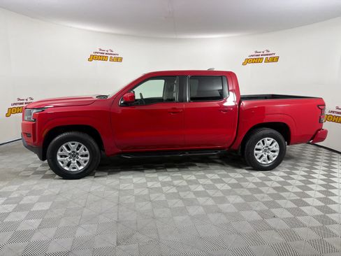 Used 2022 Nissan Frontier SV RWD image 2