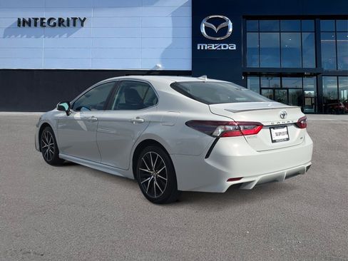 Used 2023 Toyota Camry SE image 4