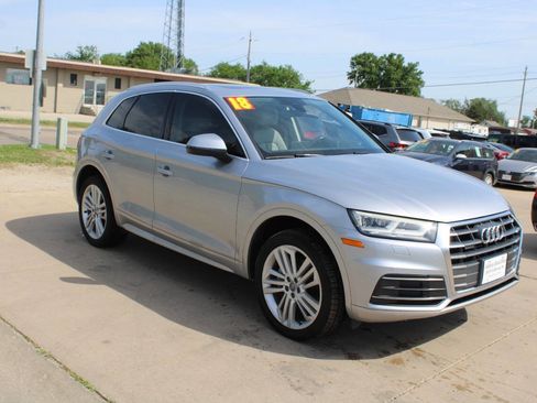 Used 2018 Audi Q5 2.0T Premium Plus w/ Premium Plus Package AWD/4WD image 2