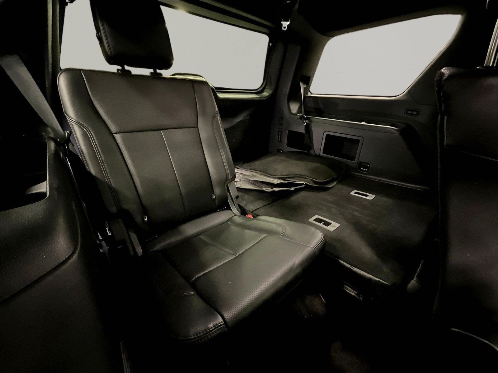 Used 2018 Ford Expedition XLT w/ Equipment Group 201A AWD/4WD image 26